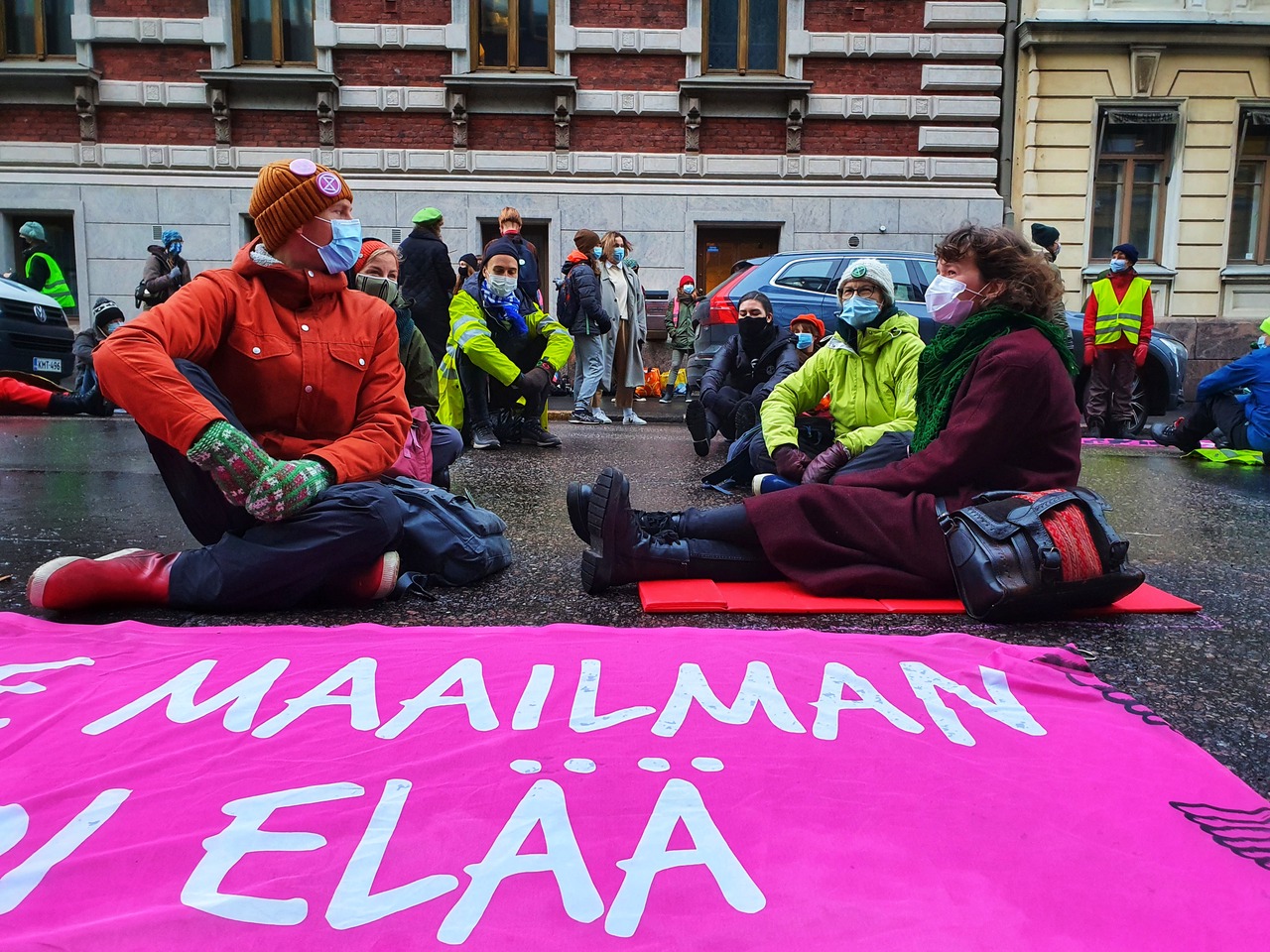 Elokapinan mielenosoitus EU:n maatalouspolitiikasta päättynyt sovitussa aikataulussa, ministeriön edustajat kävivät keskustelemassa mielenosoittajien kanssa