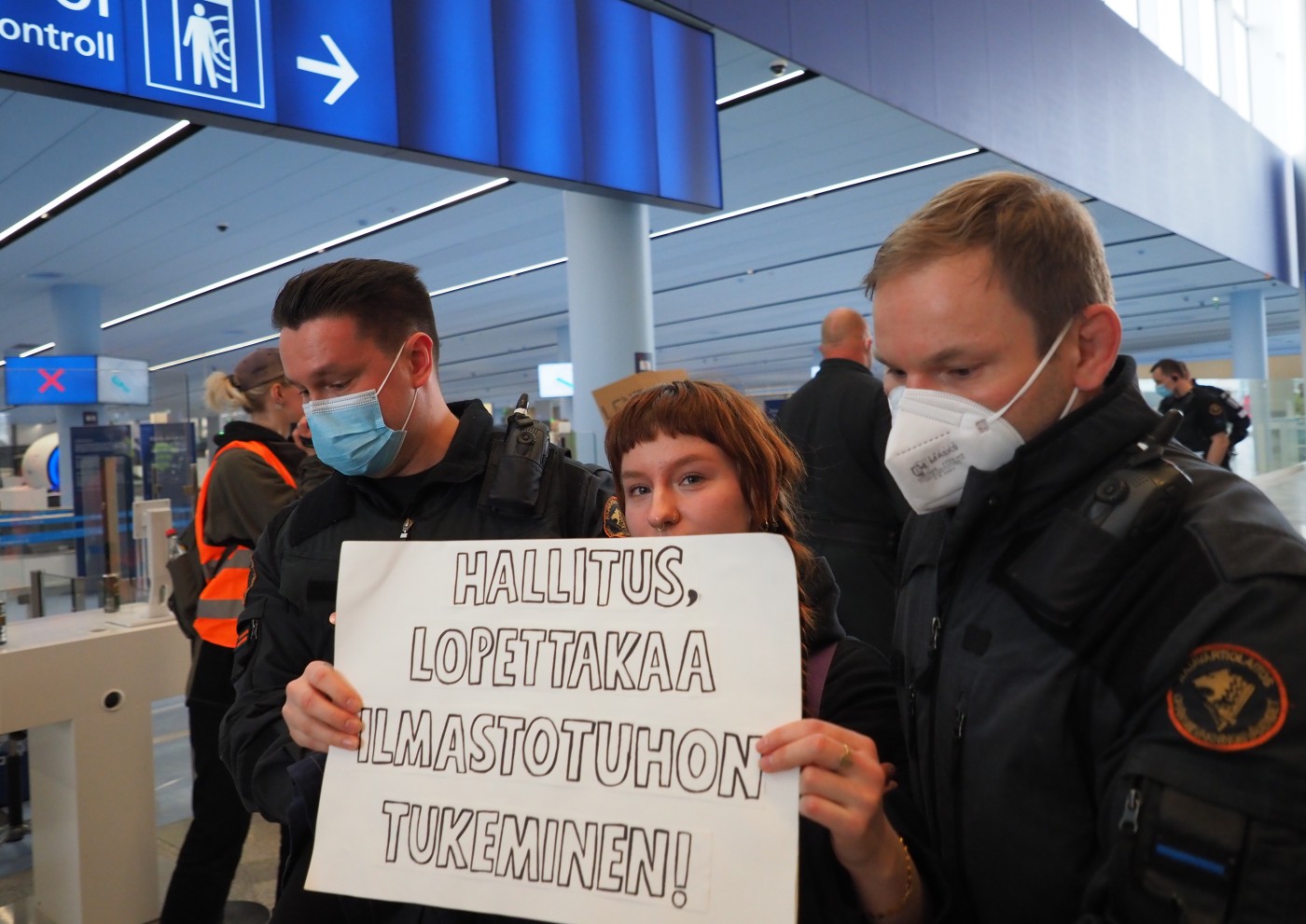 The Extinction Rebellion demonstration at the Helsinki airport ended with 28 activists being detained by the police