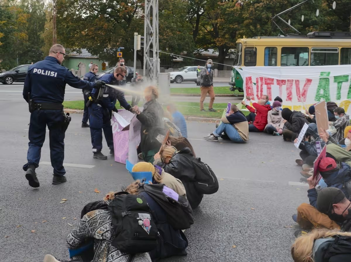 Elokapinan voitto hallinto-oikeudessa osoittaa poliisin soveltavan rikoslakia mielivaltaisesti